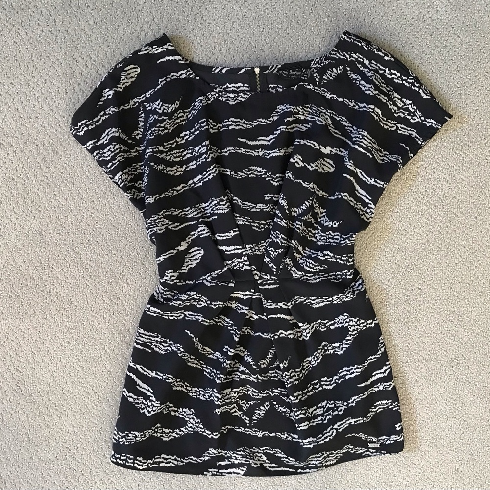 Guess Black and White Top Size S